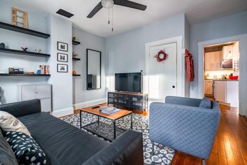 a living room with a couch and a table at Historic Comfy German Village Haus sleeps6petsOK in Columbus