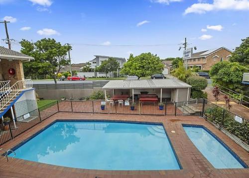 Bazén v ubytování Coasters 25 nebo v jeho okolí