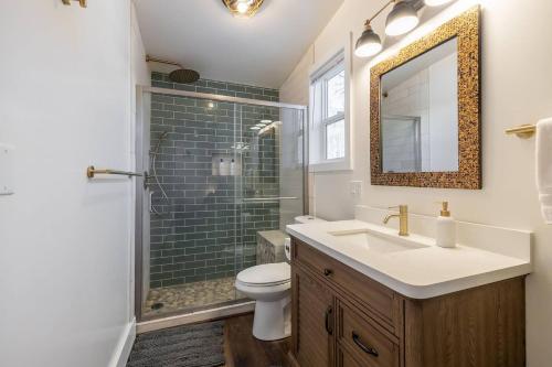 a bathroom with a sink and a shower and a toilet at Historic Boho Brothel Lake Retreat Fast Wifi in Twin Lakes