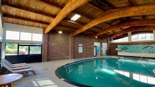 Riverview Inn & Suites in Fall River