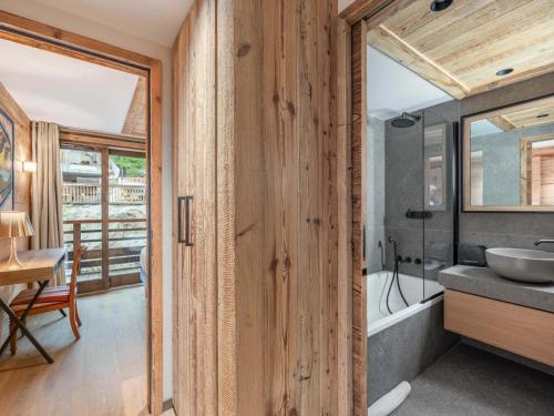Duplex chic ski aux pieds avec parking et balcon à Méribel