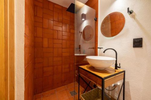 a bathroom with a sink and a shower at DH3 VIP & Luxurious 2beds APT in Historic Center in Mexico City