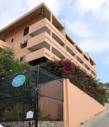 Το κτήριο όπου στεγάζεται  η παραθεριστική κατοικία