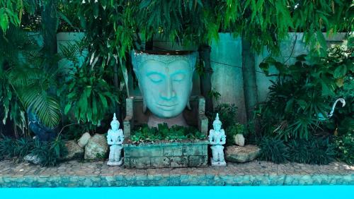 สระว่ายน้ำที่อยู่ใกล้ ๆ หรือใน LePrive Resort