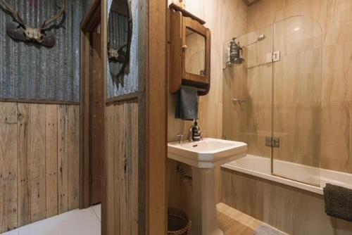 Koupelna v ubytování Bunjil Hideaway