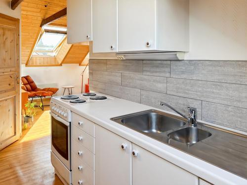 Køkken eller tekøkken på Scenic Escape - Stavanger Loft BnB 33