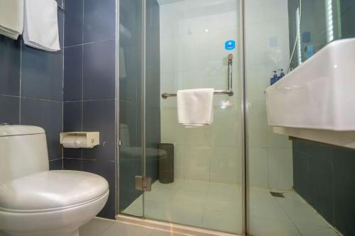 Koupelna v ubytování True Go Hotel x ---Wuhan Xinhua Road Union Hospital Branch