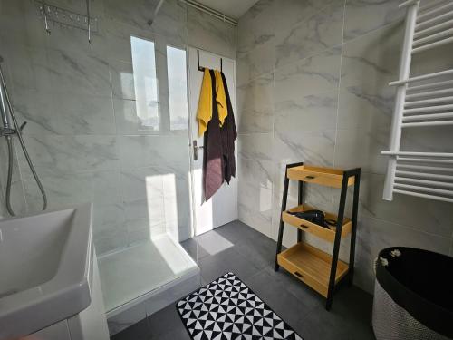 a bathroom with a white tub and a sink at Appartements Pavillons-sous-bois in Les Pavillons-sous-Bois