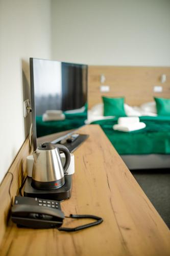 a tea kettle on a counter in a hotel room at Aqua-Zdrój in Wałbrzych