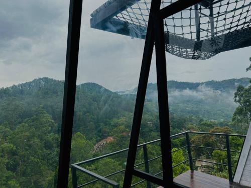 Pemandangan gunung umum atau pemandangan gunung yang diambil dari rumah tamu ini