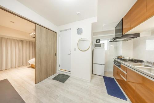 Ikebukuro 8 min walk, Kanamecho 6 min walk, 25sqm room, 2 guests, Direct access to Shinjuku, Shibuya, Tokyo, Ueno, 1 double bed
