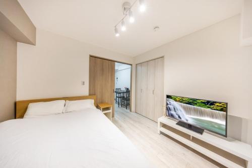 Ikebukuro 8 min walk, Kanamecho 6 min walk, 25sqm room, 2 guests, Direct access to Shinjuku, Shibuya, Tokyo, Ueno, 1 double bed