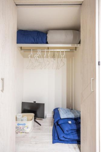 Ikebukuro 8 min walk, Kanamecho 6 min walk, 25sqm room, 2 guests, Direct access to Shinjuku, Shibuya, Tokyo, Ueno, 1 double bed