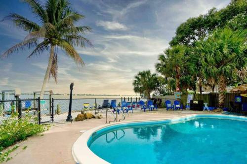 Kolam renang di atau dekat dengan Great After Milton-scenic Waterfront! Bp