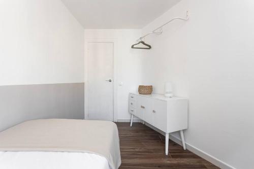 Ένα ή περισσότερα κρεβάτια σε δωμάτιο στο Stylish&bright Close To Subway