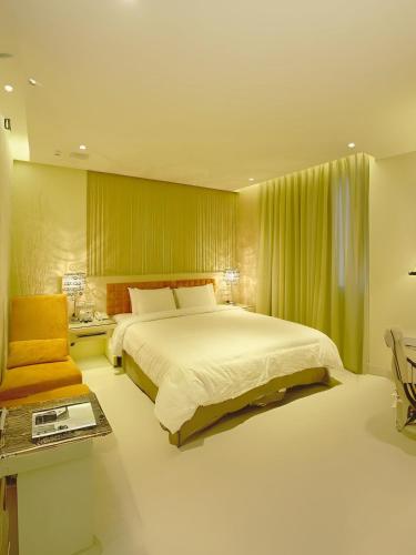 Una cama o camas en una habitación de Hsiangkelira Hotel