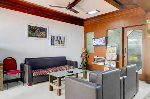 Μια τηλεόραση ή/και κέντρο ψυχαγωγίας στο Hotel O MG Road Marine View Point