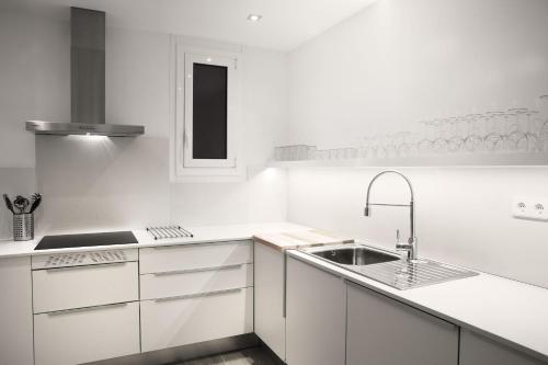 Kuhinja oz. manjša kuhinja v nastanitvi Casanova Charm 4BDR Apartment