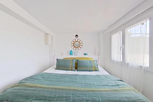 a bedroom with a bed with a mirror on the wall at Home Cassis - Maison Méditerranée - Piscine chauffée à 30c in Cassis