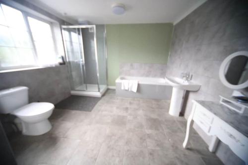 Ένα μπάνιο στο Hullidays 4 bed Hessle House
