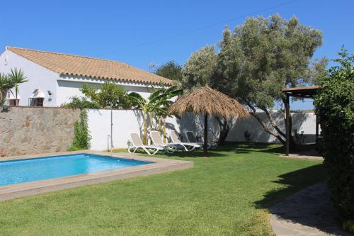 Πισίνα στο ή κοντά στο Chalet con piscina privada en Conil