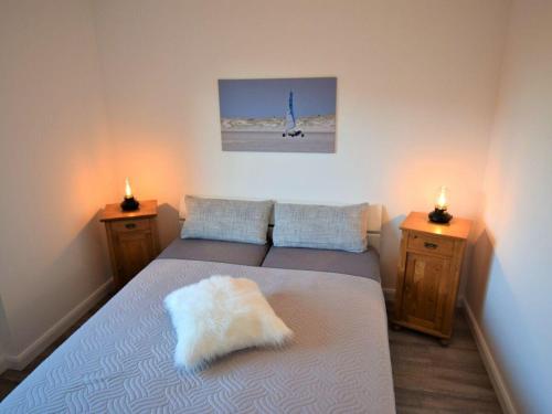 a bedroom with a bed with two night stands at Kommodig No. 3 in Garding