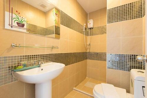 a bathroom with a sink and a toilet at Evergreen Resort Cha-am in Cha Am