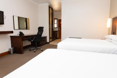 Letto o letti in una camera di Premier Splendid Inn Pinetown