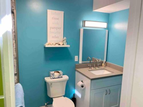 Ένα μπάνιο στο Luxury 2bed 2bath Condo In Downtown Red Hook