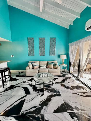 Χώρος καθιστικού στο Luxury 2bed 2bath Condo In Downtown Red Hook