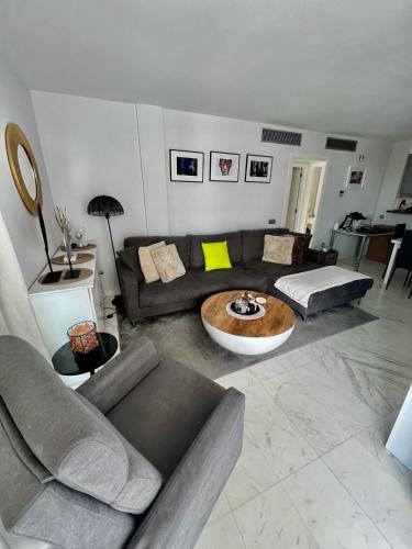 Marinas bodfoch mountain view