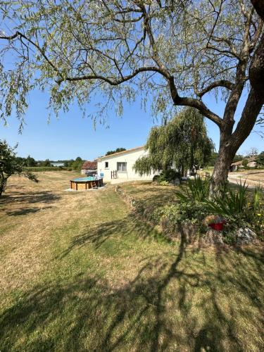 Κήπος έξω από το Gîte de la ferme L'Archerie
