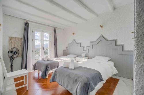 Postel nebo postele na pokoji v ubytování Golf Course View Apartment