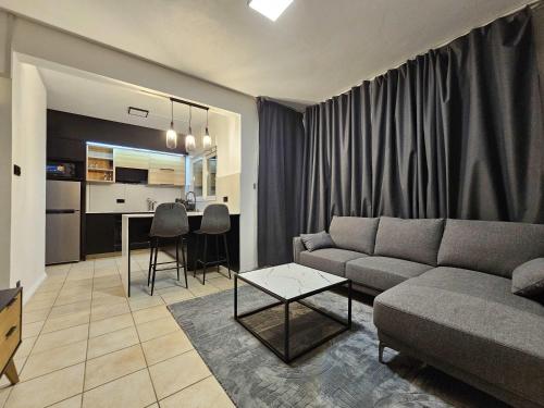 Modern Villa with Pool, 5 Min to Beach - LB3
