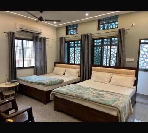 Voodi või voodid majutusasutuse Rajeshwar Bhawan toas