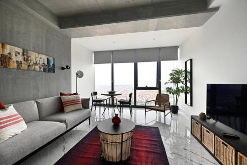 Gorgeous Bright Studio w Parking PoolViews! #236