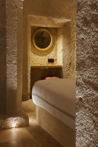 Letto o letti in una camera di Zafora Cave Suites Hotel Cappadocia