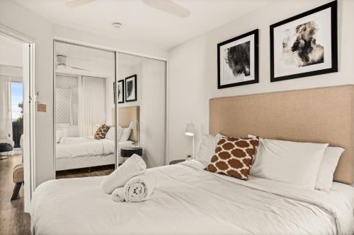Katil atau katil-katil dalam bilik di Oceanview Retreat - 2 mins walk to Kirra Beach