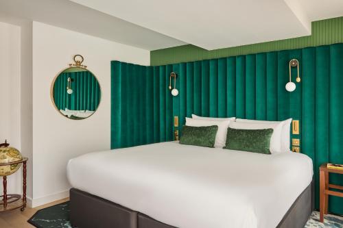 Ένα ή περισσότερα κρεβάτια σε δωμάτιο στο Hotel Indigo London Clerkenwell by IHG
