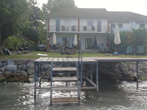 Vízparti apartmanok