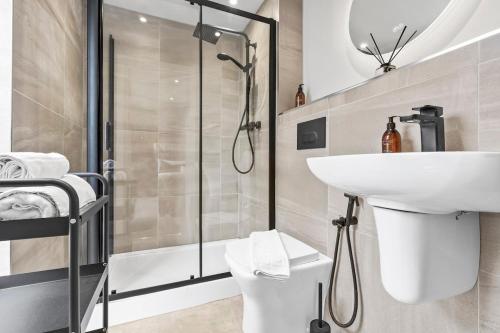 Vannituba majutusasutuses Central Leeds Penthouse 2Bed 2Bath Arena