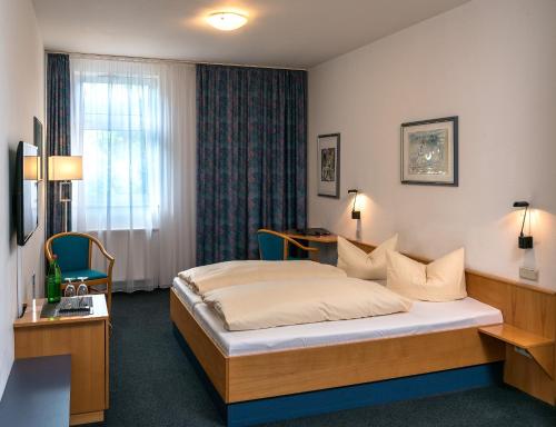 Postel nebo postele na pokoji v ubytování Median Hotel Garni