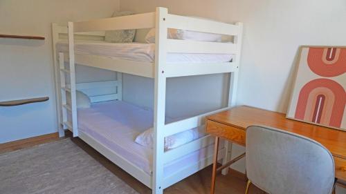 Una cama o camas en una habitación de Apartment Sara