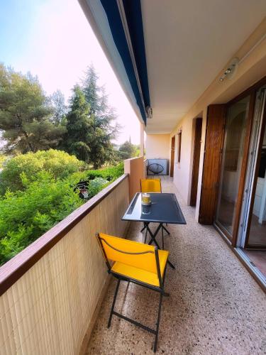 Appartement lumineux avec terrasse & parking à 5 min du centre, 10 min des plages
