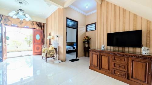 a large living room with a flat screen tv at Surabaya Homey Dharmahusada Syariah in Surabaya