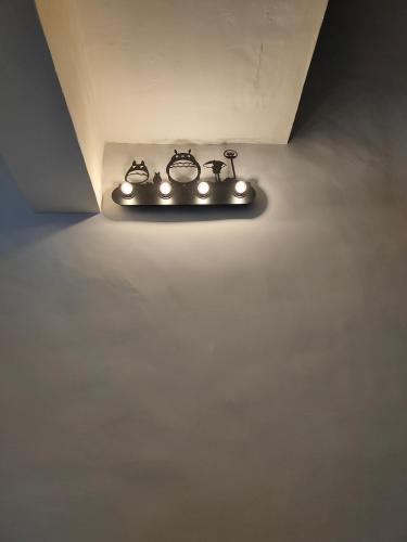 a light hanging from a ceiling in a room at Zhaobingbang B&B in T'ung-ko