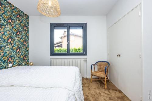 Giường trong phòng chung tại La Villa des Mûriers - Jardin - Lavaur