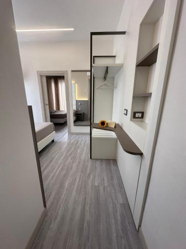Ένα ή περισσότερα κρεβάτια σε δωμάτιο στο Hotel Cannes