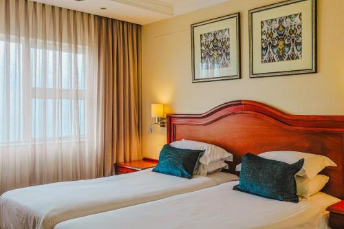 Ένα ή περισσότερα κρεβάτια σε δωμάτιο στο Premier Hotel Regent