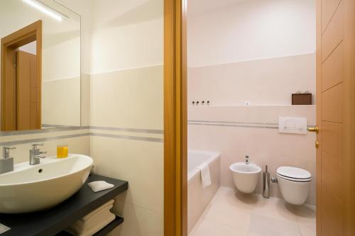Ένα μπάνιο στο Piazza Paradiso Accommodation